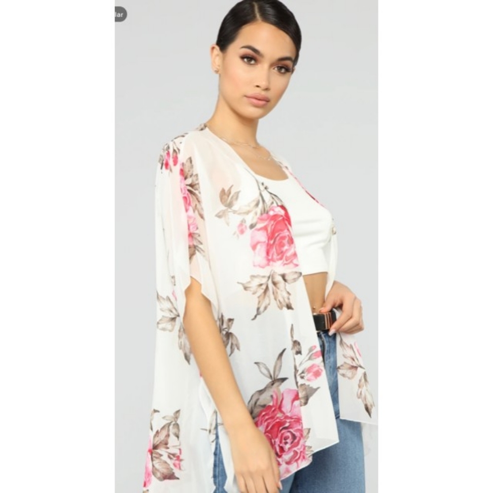 New fashion nova floral kimono - Picture 1 of 12